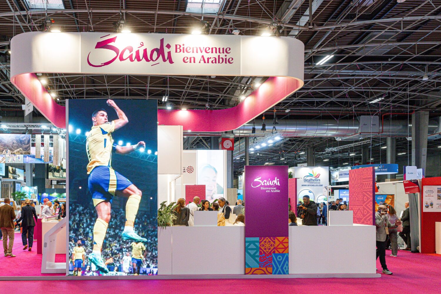 visit saudi tourism stand