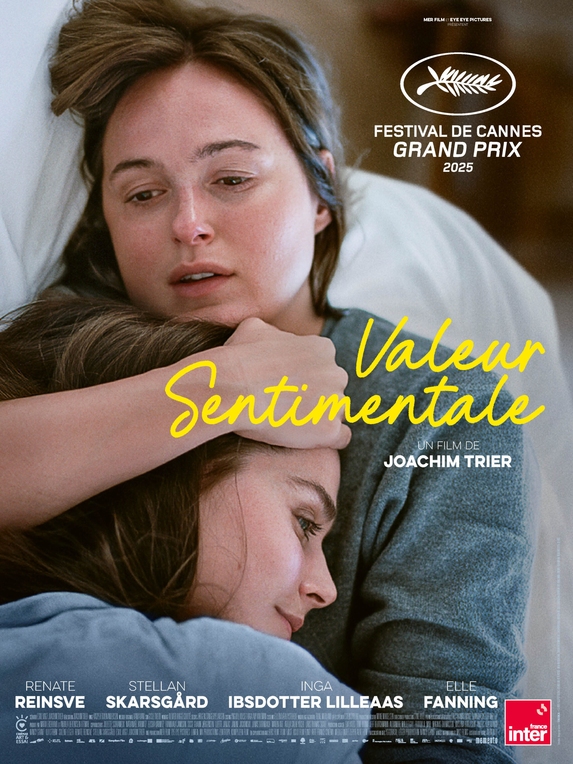 Movie poster for "Valeur Sentimentale" showing two women embracing, starring Elle Fanning and directed by Joachim Trier