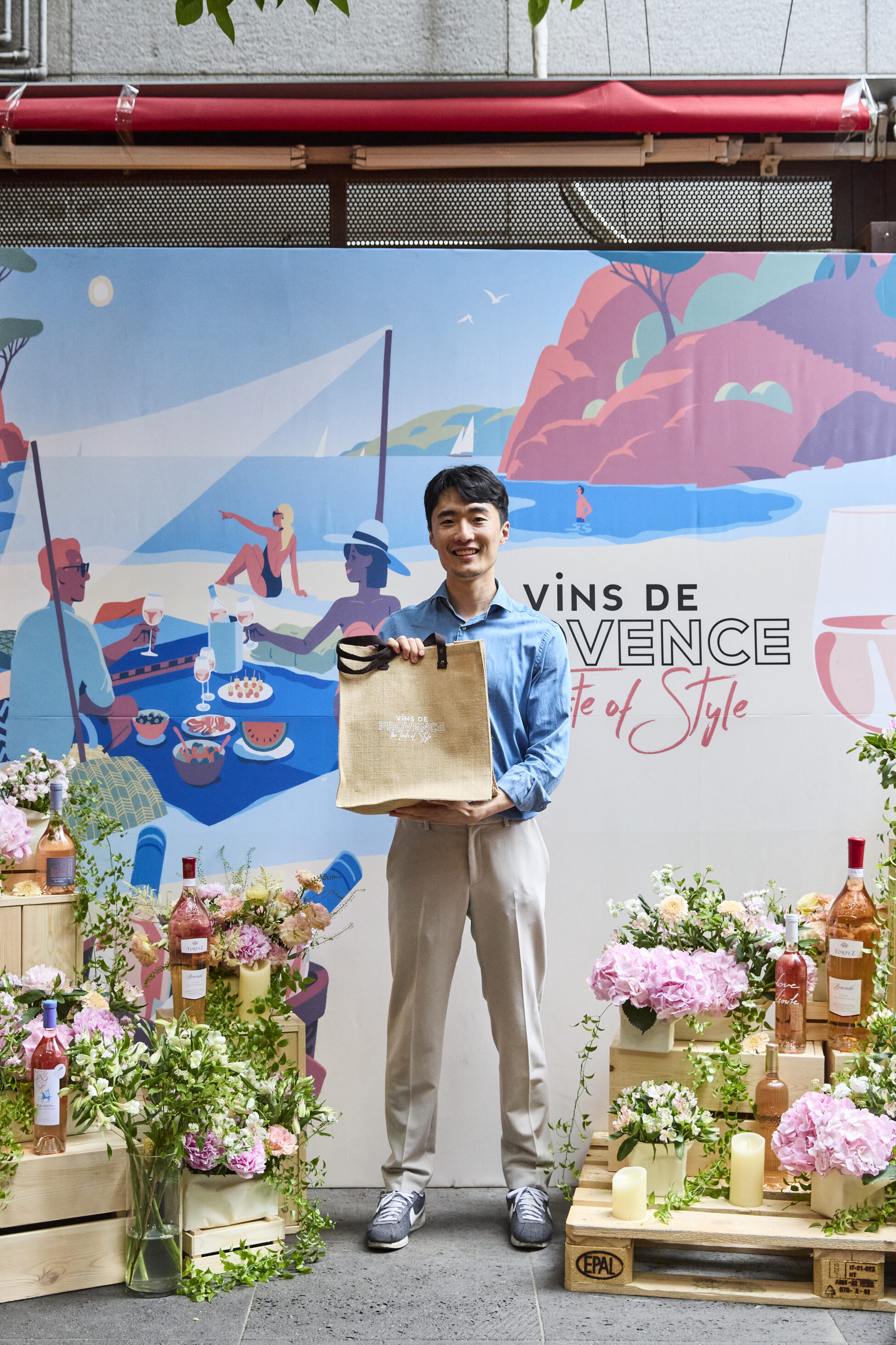 An influencer during the Rosé Blossom experience in South Korea